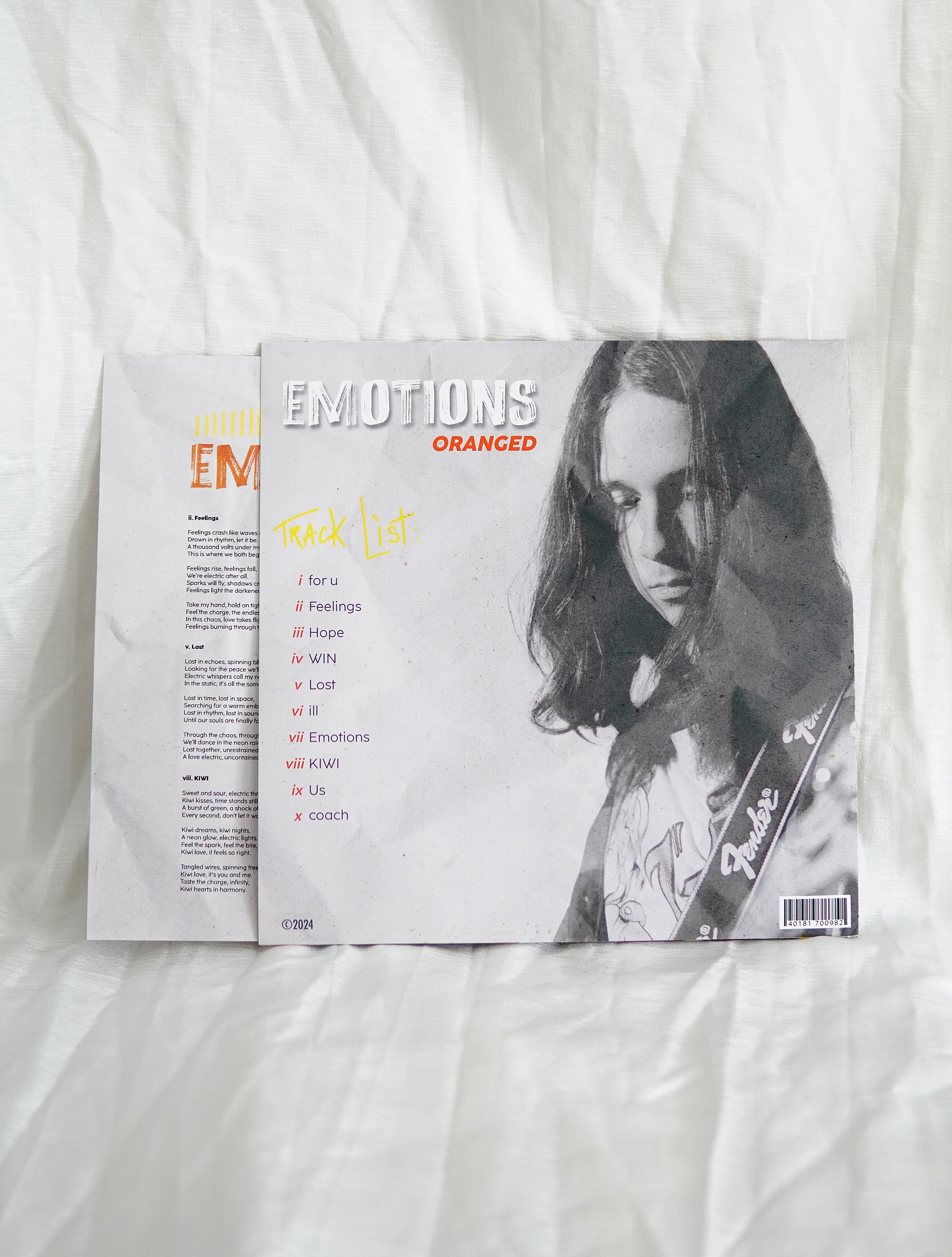 Alternative Oranged vinyl back mockup with insert